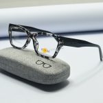 Bold square eyeglasses for women - Image 2